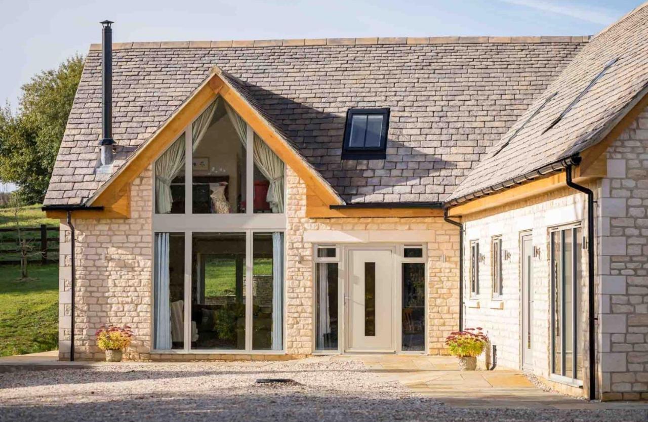 Flynn'S Barn Villa Aylworth Exterior photo